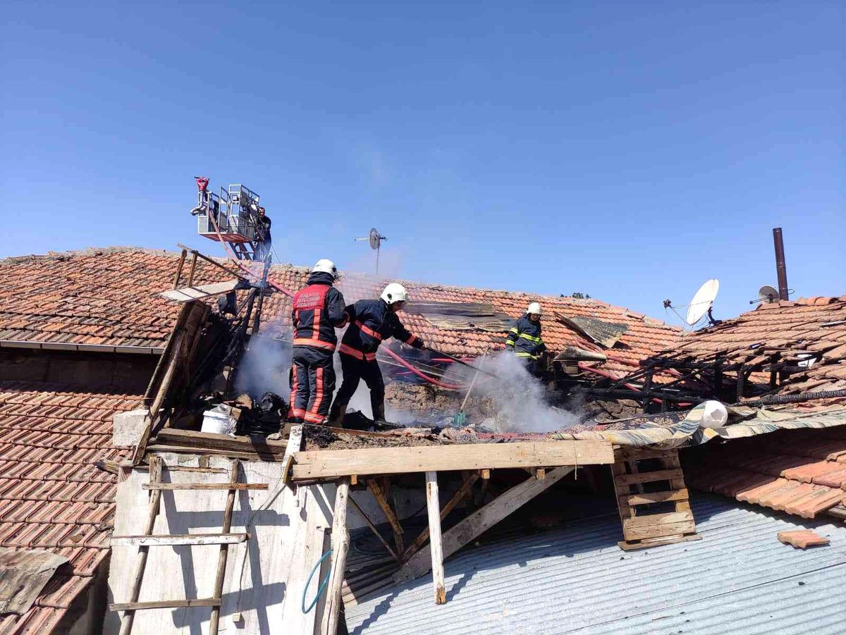 Malatya'da çatı yangını