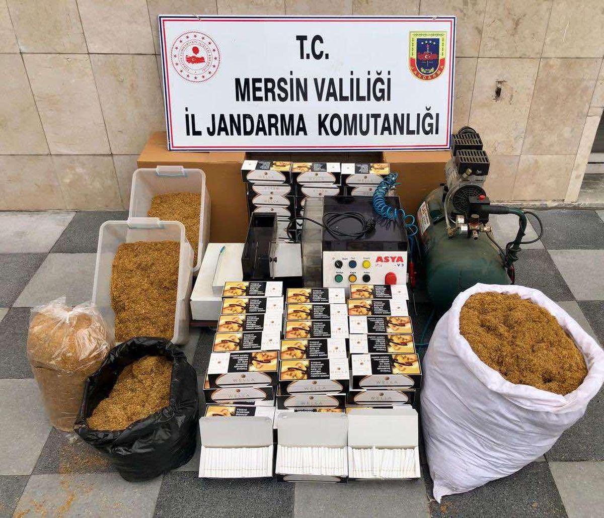 Mersin\'de bin makaron ve 40 kilo tütün ele geçirildi