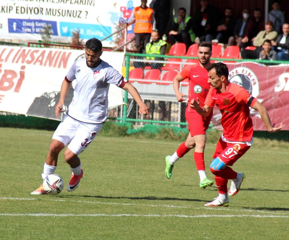Ömer Faruk gollerine devam ediyor