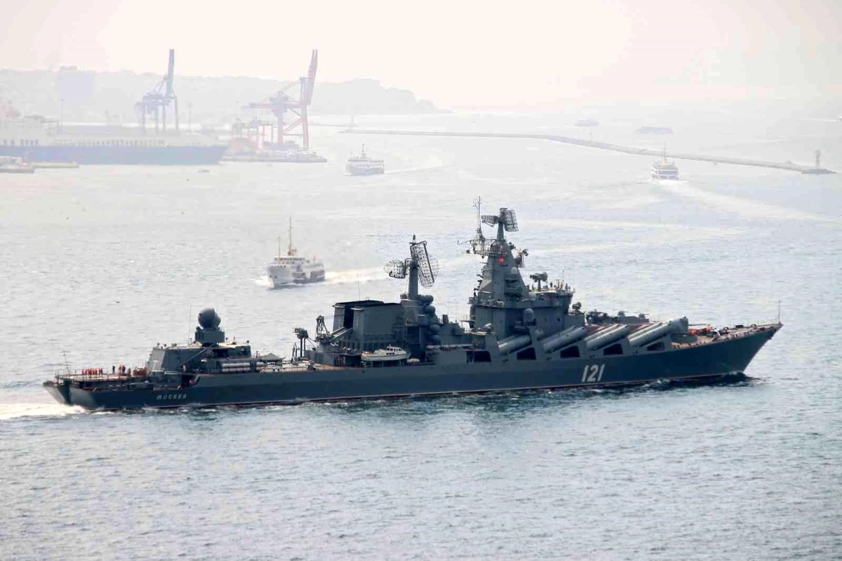 Rusya Savunma Bakanlığı: "Moskova kruvazörü varış limanına çekilmesi sırasında battı"