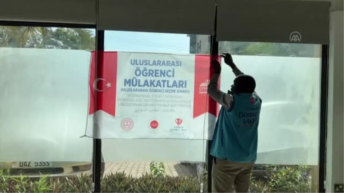 TDV, Türkiye'de eğitim görmek isteyen Ugandalı öğrencilere sınav düzenledi