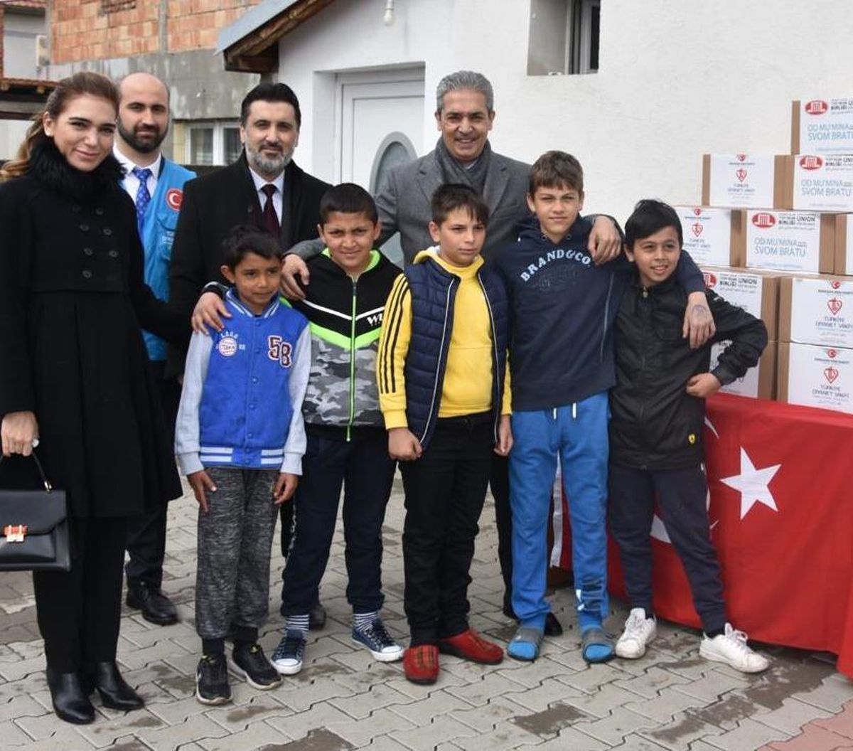 TDV ve DİTİB, Sırbistan\'da ihtiyaç sahiplerine ramazan kumanyası ulaştırdı