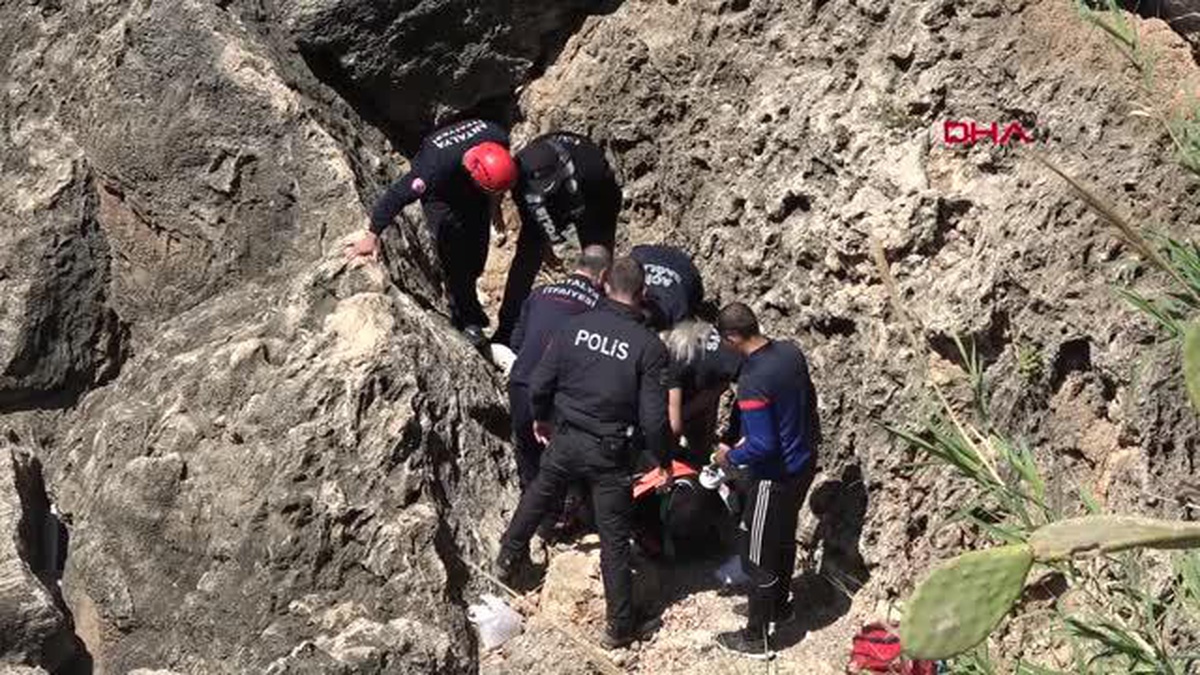 TEMİZLİK YAPARKEN FALEZLERDEN DÜŞTÜ