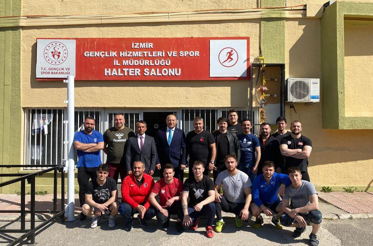 Türkiye Halter Federasyonu Başkanı Ünlü\'den İzmir\'de milli takım kampına ziyaret