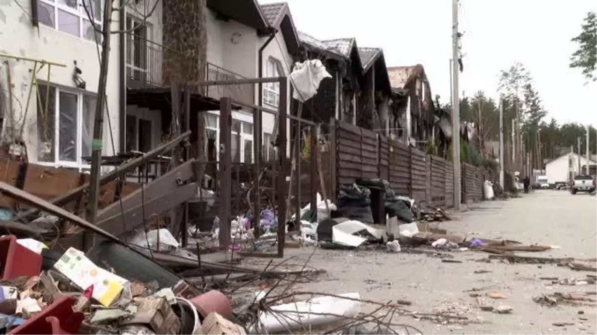 Ukrayna'nın ağır çatışmaların olduğu Gostomel şehrinde halk yaralarını sarmaya çalışıyor