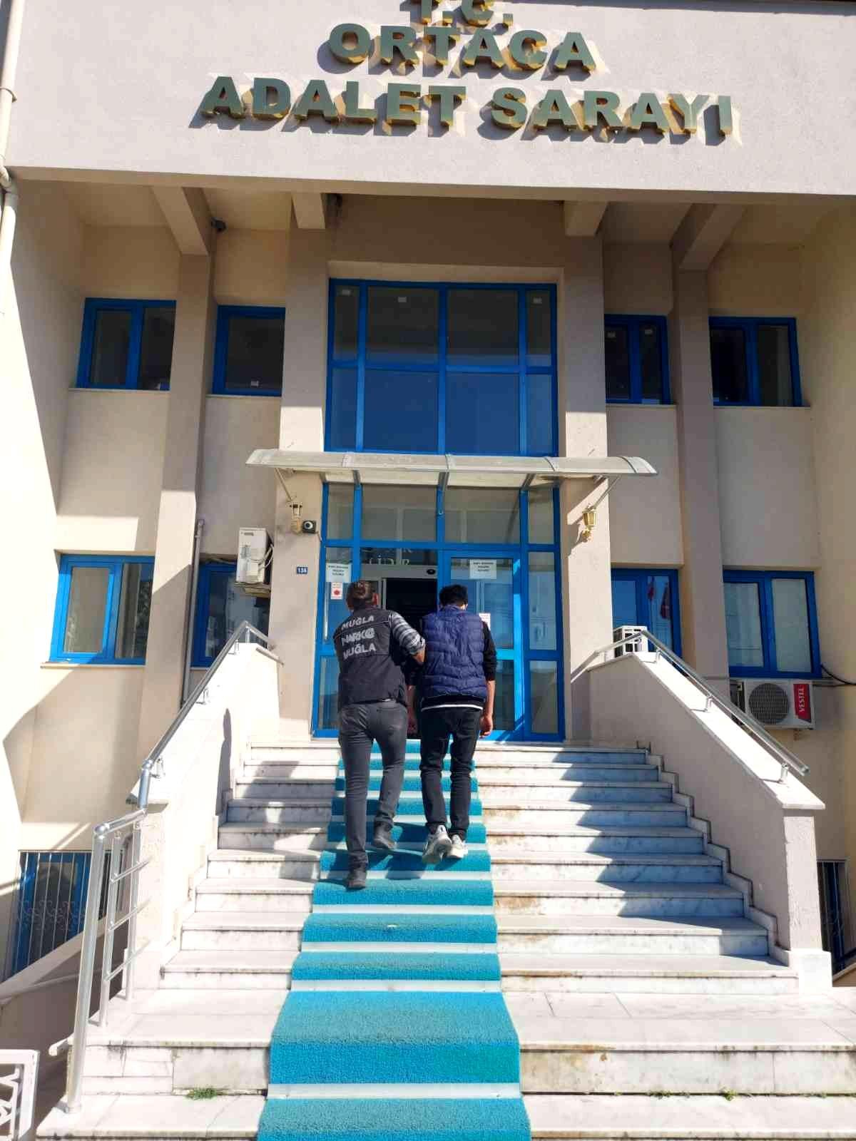 Uyuşturucu taciri narkotik ekiplerinden kaçamadı