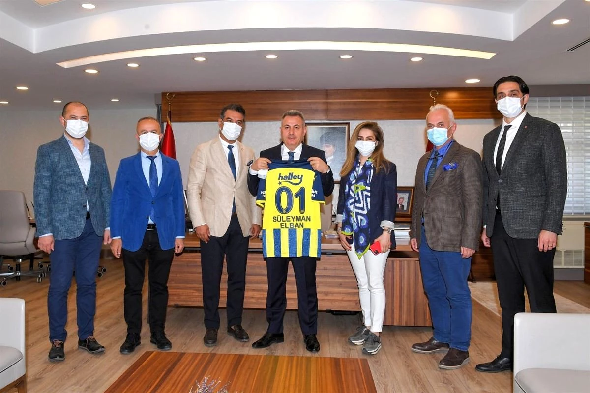 Vali Elban\'a 01 numaralı Fenerbahçe forması