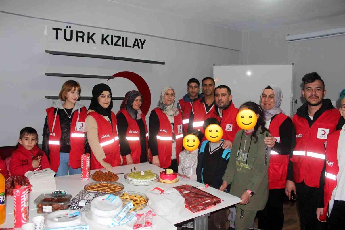 Yetim kıza doğum günü sürprizi
