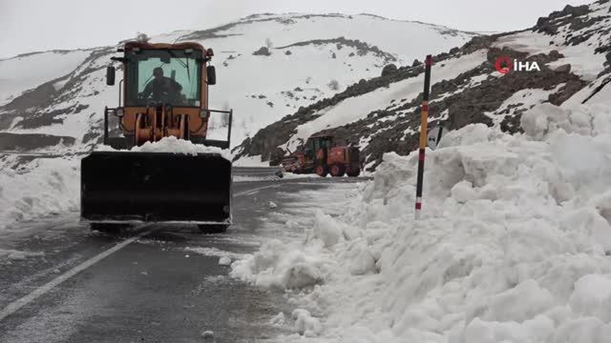 4 aydır kar nedeniyle kapalı olan yol, ulaşıma açıldı