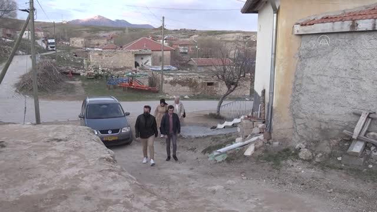 Aksaraylı aileler, gurbetteki öğrencileri iftar sofralarında misafir ediyor