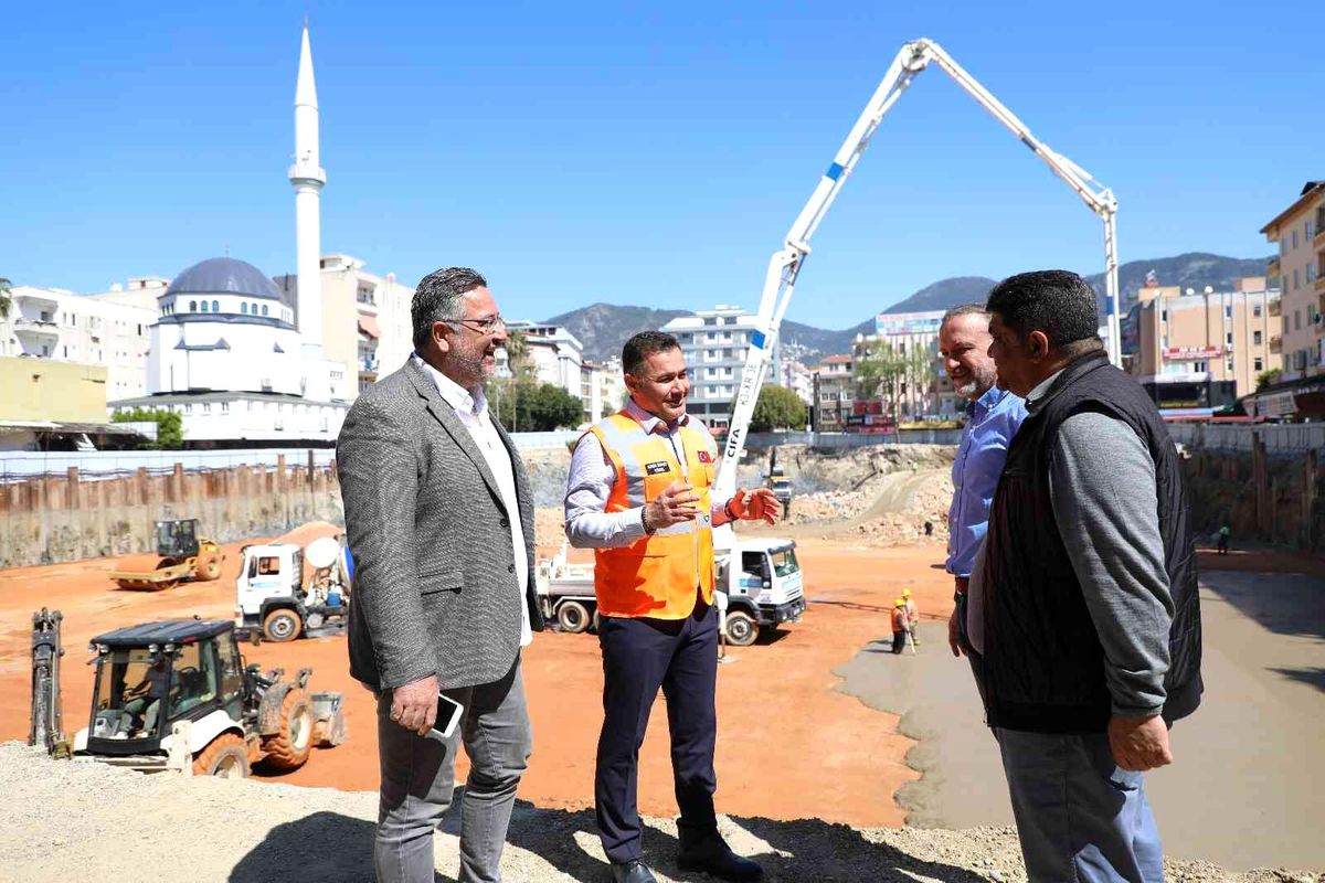 Alanya Cuma Pazarı'na yapılan çalışmalar gününde hizmete girecek