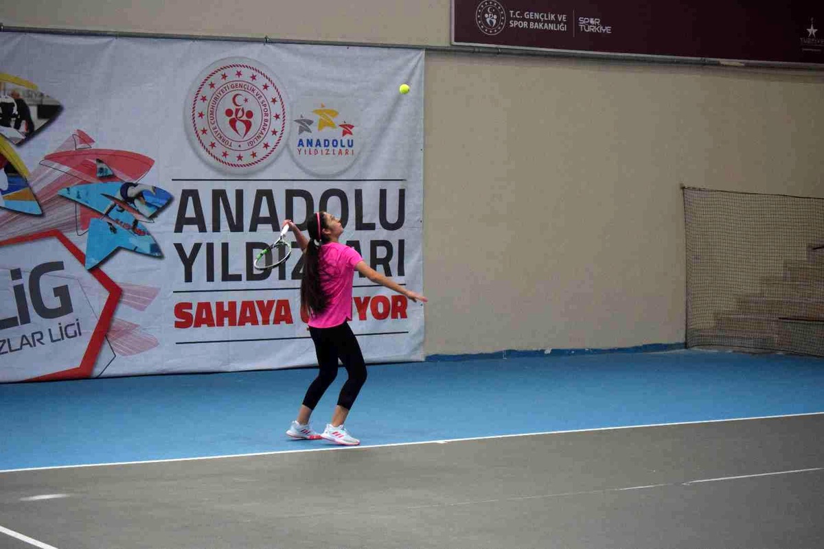 Anadolu Yıldızlar Ligi Tenis Grup müsabakaları Afyonkarahisar\'da başladı