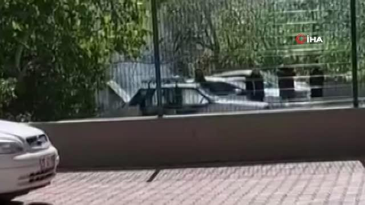 Antalya\'da park halindeki araç küle döndü