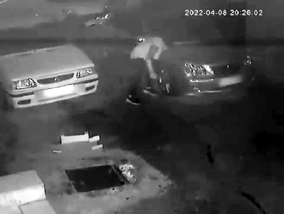 ARAÇLARIN LASTİĞİNİ KESEN 2 ŞÜPHELİ, KAMERA GÖRÜNTÜLERİNDEN YAKALANDI