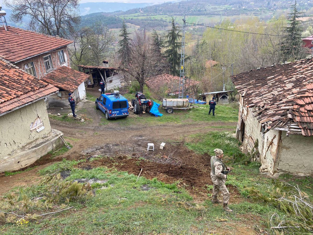 Arazi anlaşmazlığı nedeniyle tartıştığı kişi tarafından vurulan muhtar öldü