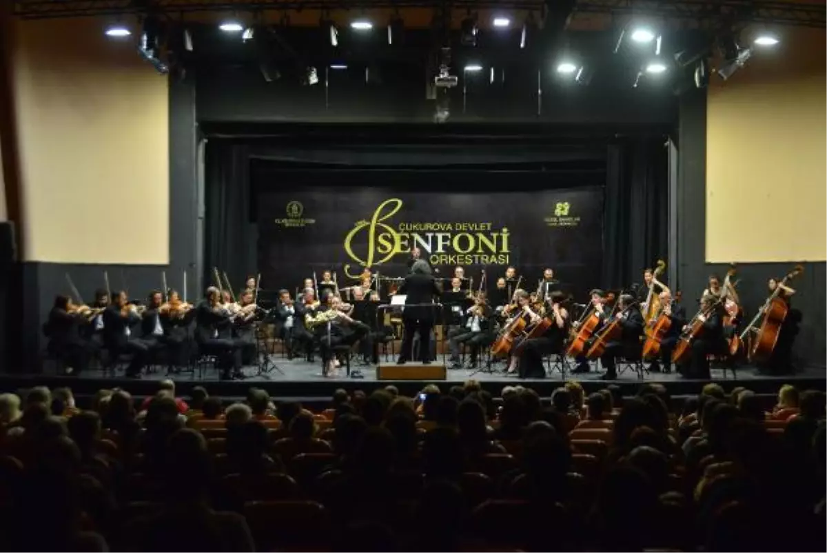 AYAK PARMAKLARIYLA NOTA BASAN \'KORNO\' SANATÇISI FELİX KLİESER, ADANA\'DA KONSER VERDİ