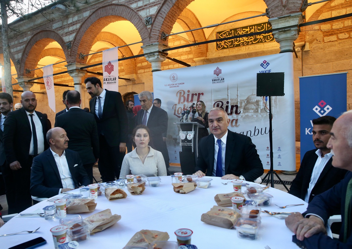 Bakan Ersoy, "Bir Lokma Bin Sofra" iftarına katıldı