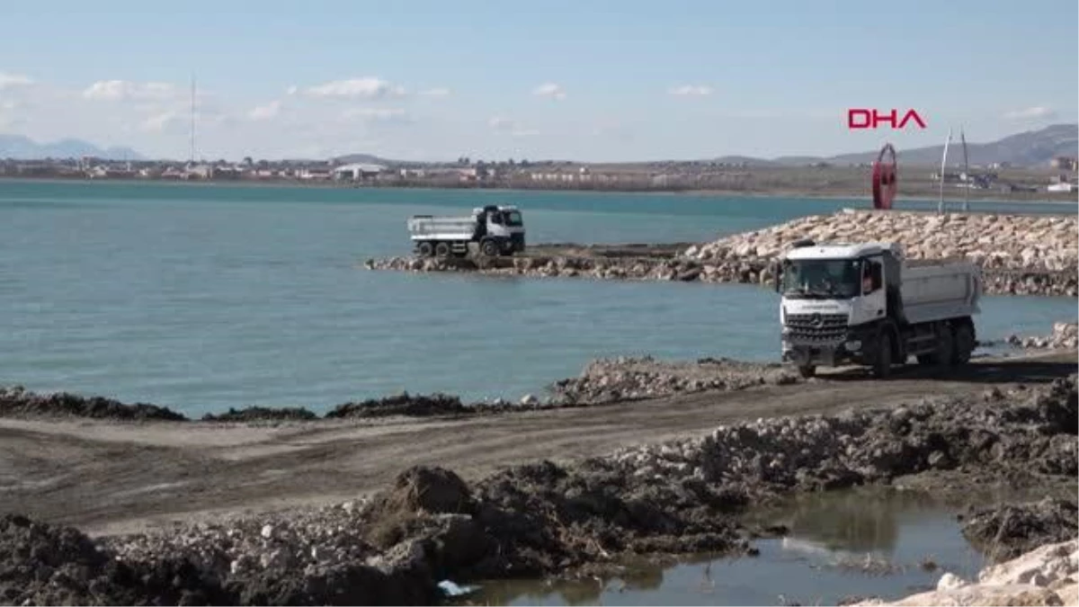 BAKAN KURUM VAN\'DA TOPLU AÇILIŞ YAPIP, YENİ KONUTLAR İÇİN MÜJDE VERDİ