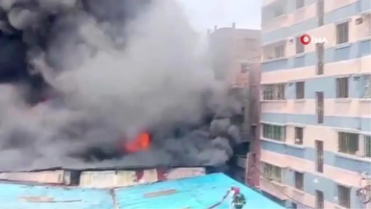 Bangladeş'te plastik fabrikasında korkunç yangın