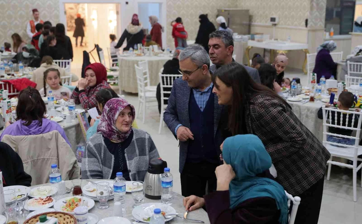 Belediye, Dünya Yetimler Günü nedeniyle iftar programı düzenledi