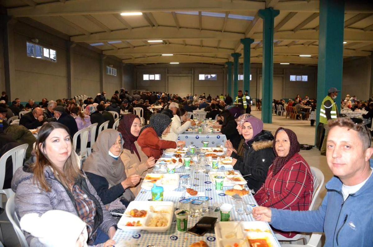 Beylikova'da 2 bin kişiyi buluşturan iftar programı