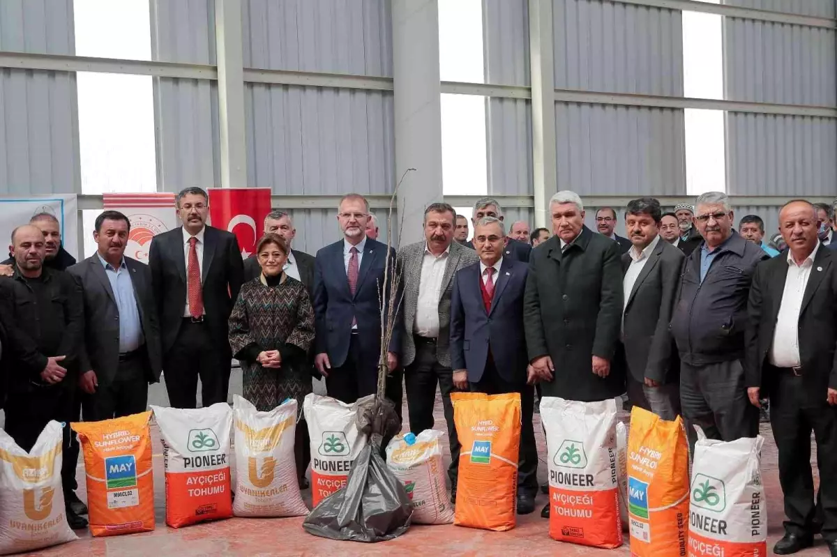 Çiftçilere tohum, fidan, şeker ve gübre desteği