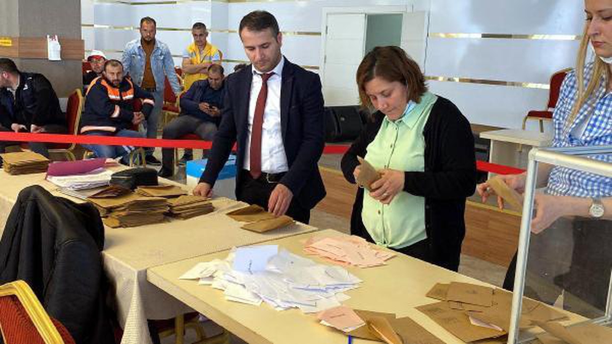 Çorlu Belediyesinde işçiler grev kararı aldı