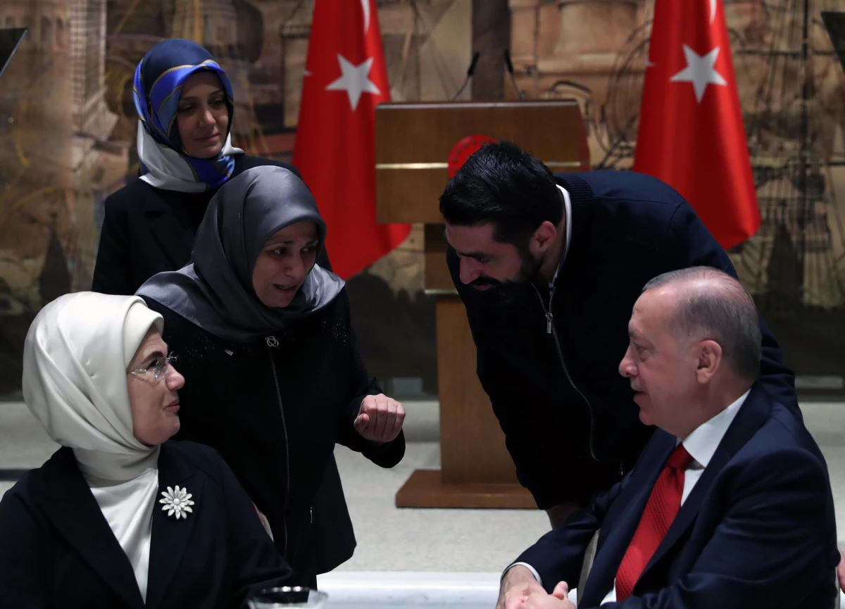 Cumhurbaşkanı Erdoğan, şiddet mağduru kadınların yakınlarıyla iftarda buluştu: (2)