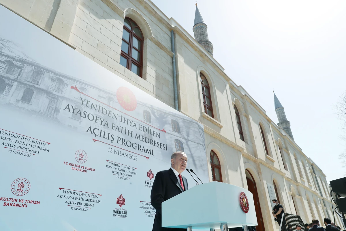 Cumhurbaşkanı Erdoğan, yeniden ihya edilen Ayasofya Fatih Medresesi\'nin açılışında konuştu: (2)