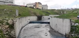 Esenyurt sakinleri rengarenk akan dere için çözüm bekliyor