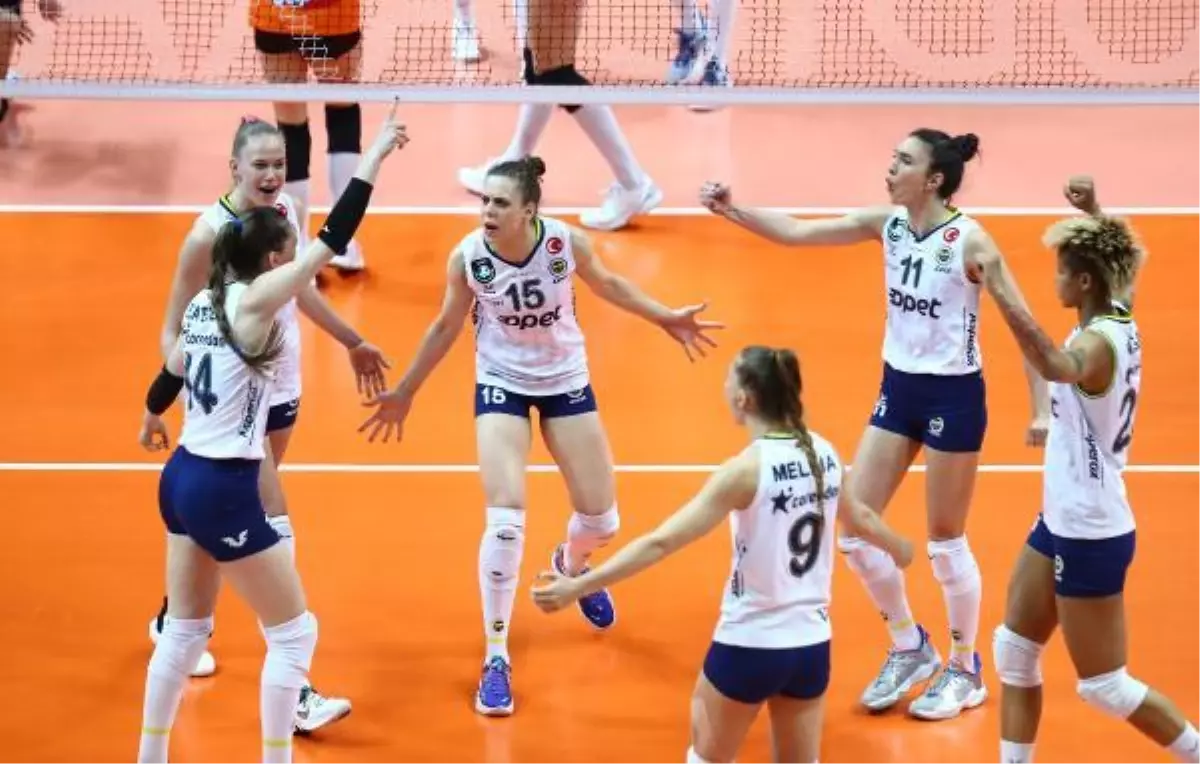 Fenerbahçe Opet, AXA Sigorta Kupa Voley\'de finale yükseldi