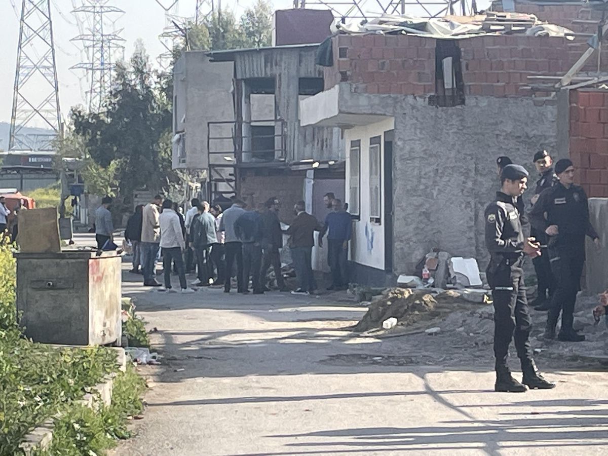 İzmir\'de pompalı tüfekle vurulan kişi yaşamını yitirdi