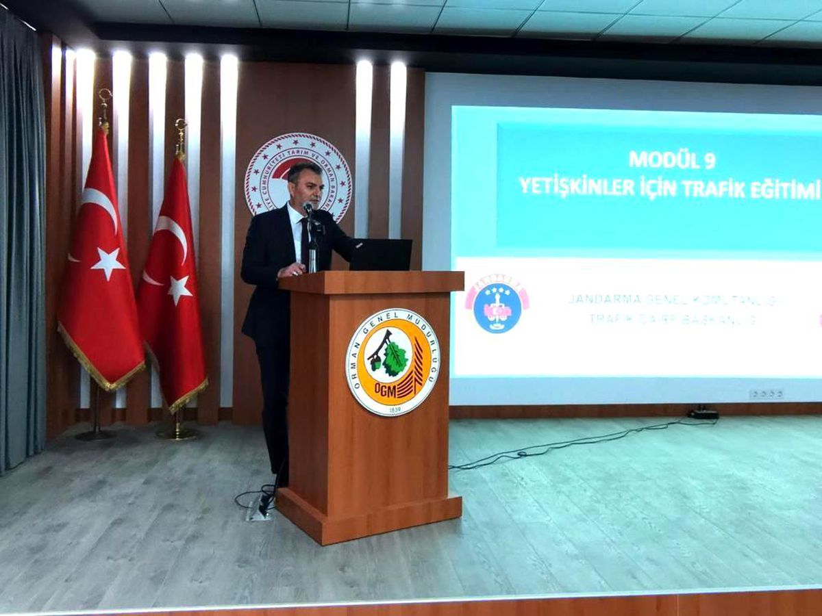 Jandarmadan kamu araçlarının sürücülerine güvenli sürüş eğitimi