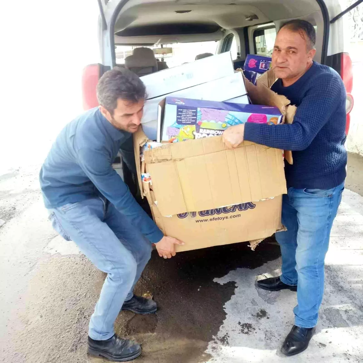 Kars Ehlibeyt Derneği çocukları sevindirdi