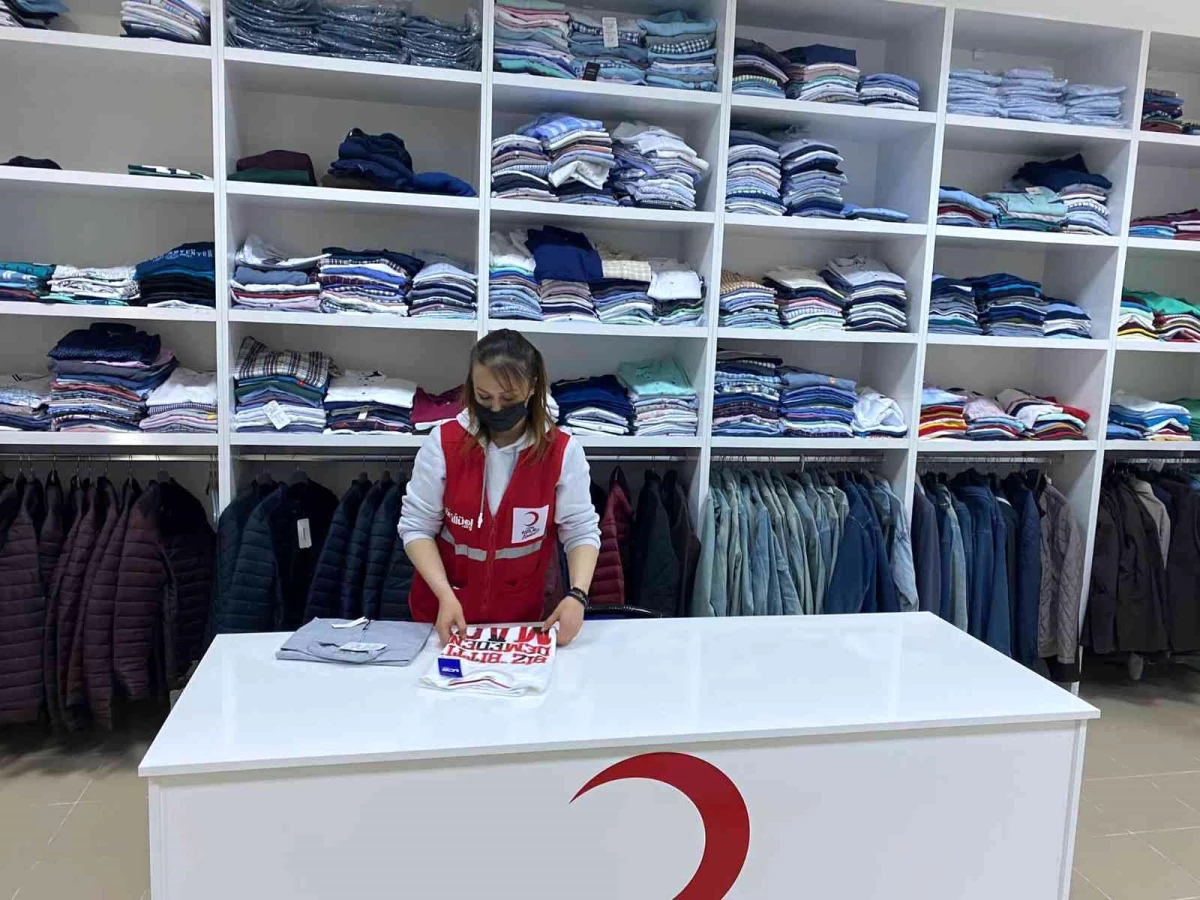 "Kızılay Niğde Butik"ten yaklaşık 2 bin öğrenci faydalandı