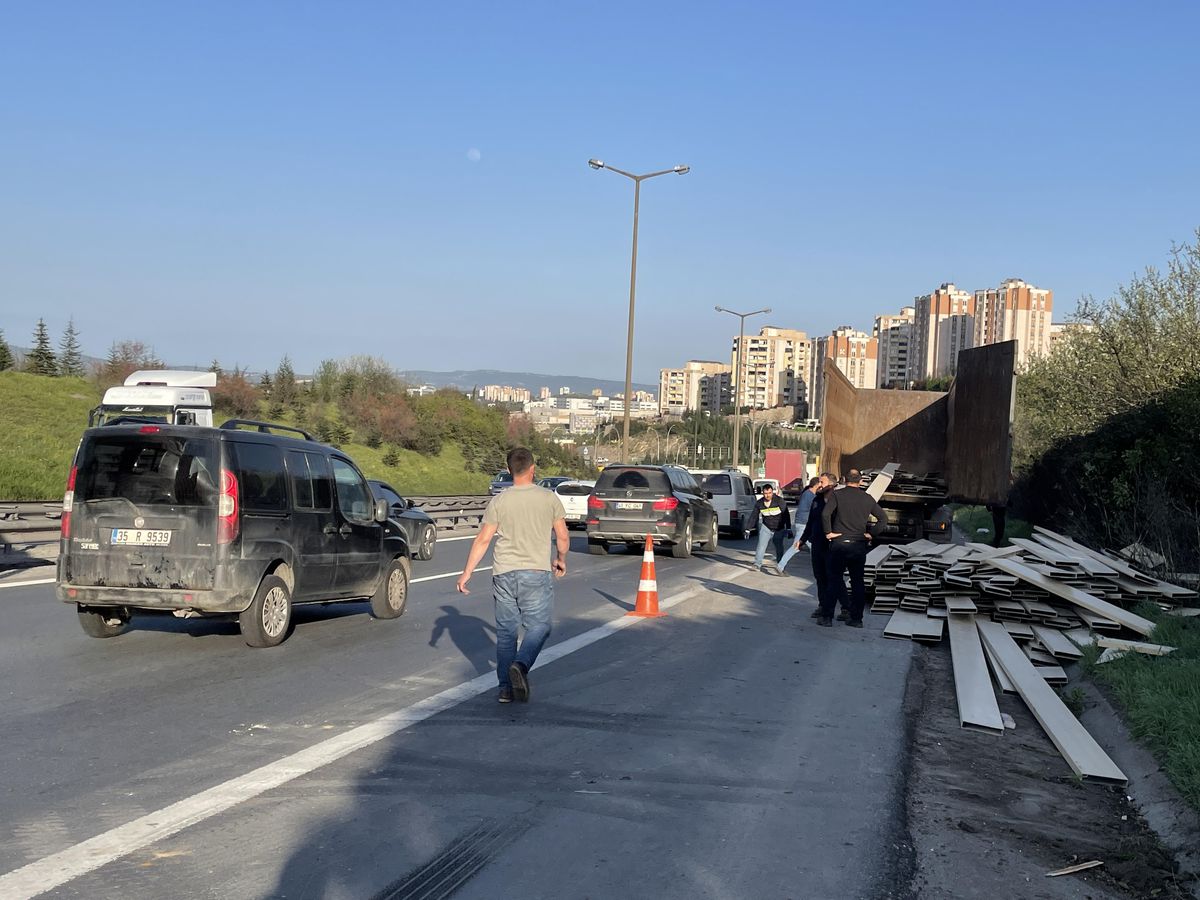 Son Dakika | Kocaeli\'de kamyonun devrilmesiyle ağır yaralanan kişi hastanede öldü