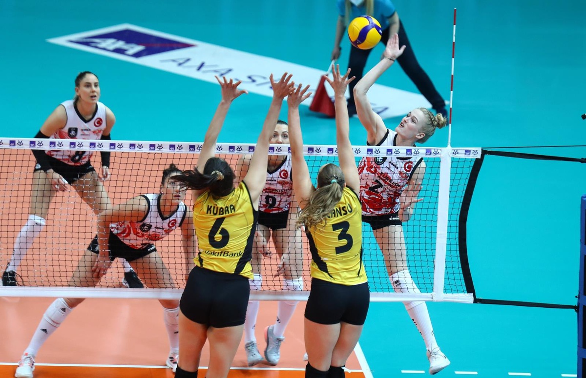 Kupa Voley\'de ilk finalist VakıfBank