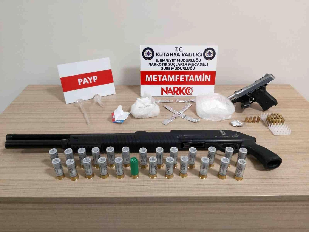 Kütahya\'da uyuşturucu ticareti yaptığı iddia edilen 2 kişi tutuklandı