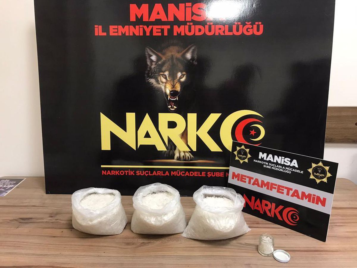 Manisa\'da otomobilde 3 kilo sentetik uyuşturucu ele geçirildi
