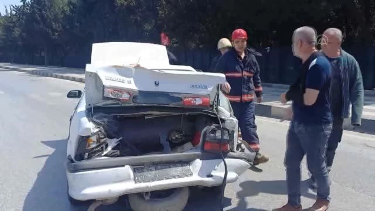 Manisa\'da trafik kazasında 3 kişi yaralandı