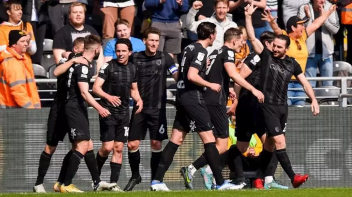 Acun Ilıcalı'nın Fenerbahçe'den kiraladığı golcü Hull City'i uçurdu