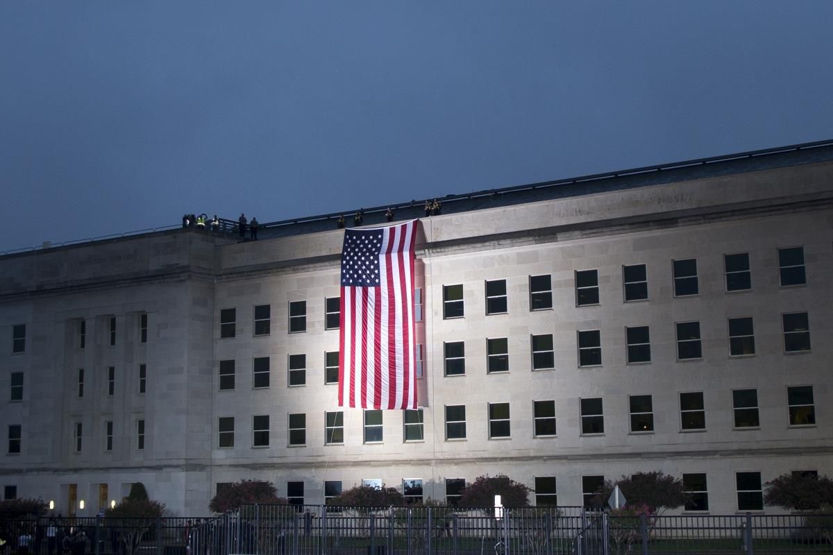 Pentagon: "Rus savaş gemisi Moskova, 2 Ukrayna füzesinin isabet etmesi sonucu battı"