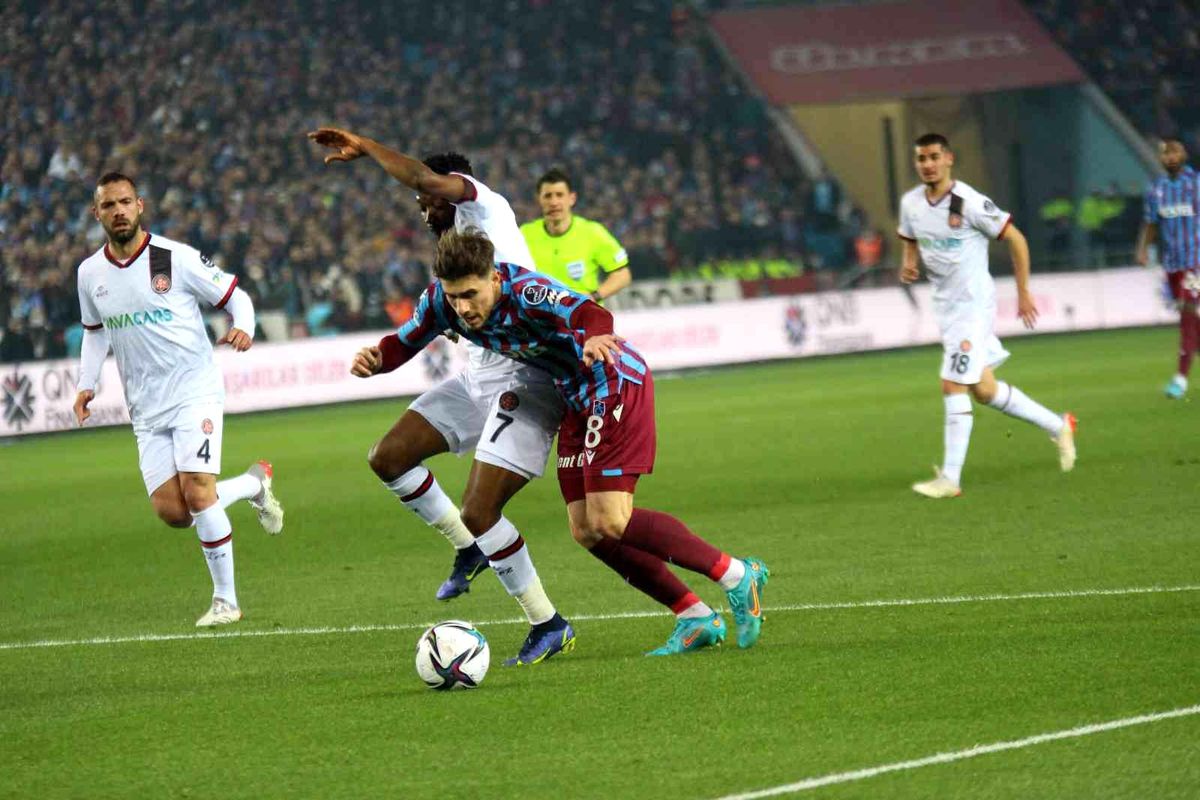 Spor Toto Süper Lig: Trabzonspor: 0 - Fatih Karagümrük: 1 (İlk yarı)