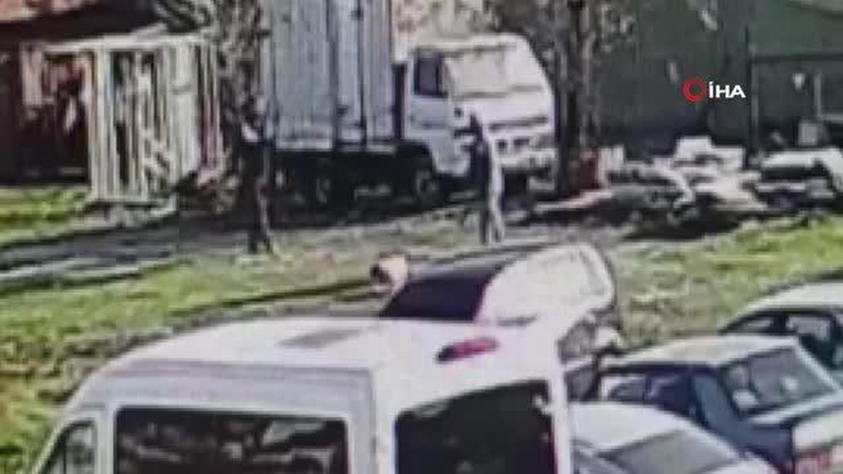 Tavuk kovalayan köpeği sopayla böyle dövdü