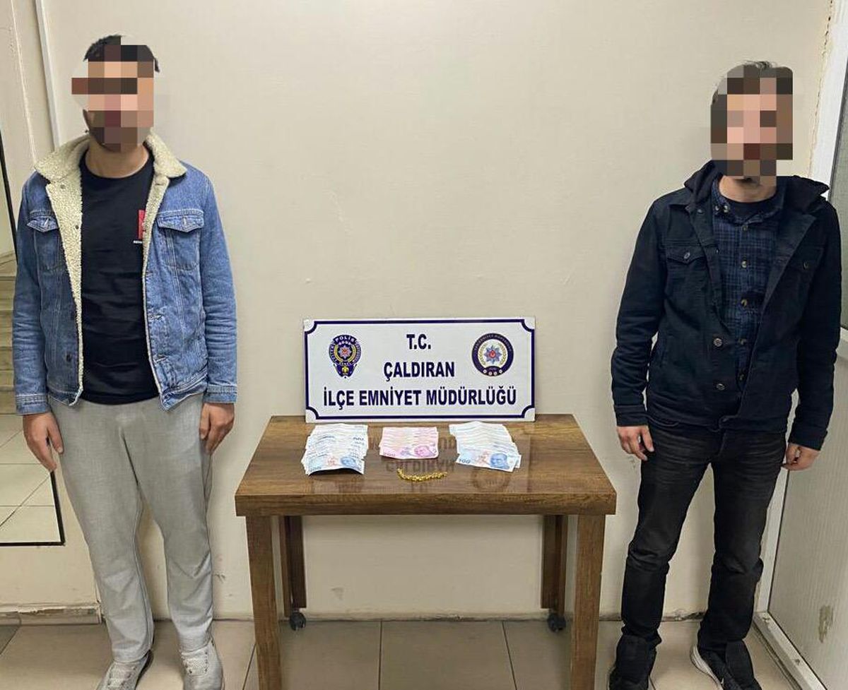 Van\'da kuyumcuya sahte altın satmaya çalışan 2 kişi tutuklandı