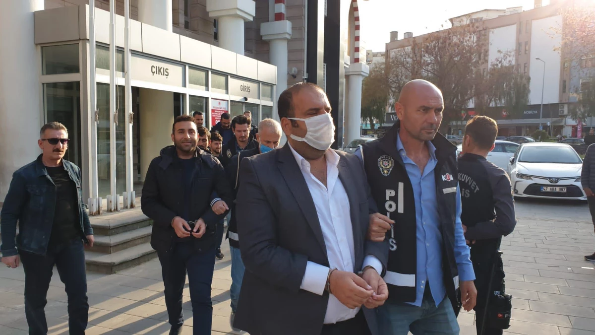 Yazar Ergün Poyraz\'ı darbettiği öne sürülen şüphelilerden 5\'i tutuklandı