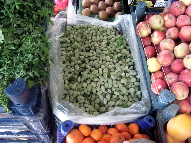 Yılın ilk yerli badem çağlası 25 liradan satışa sunuldu