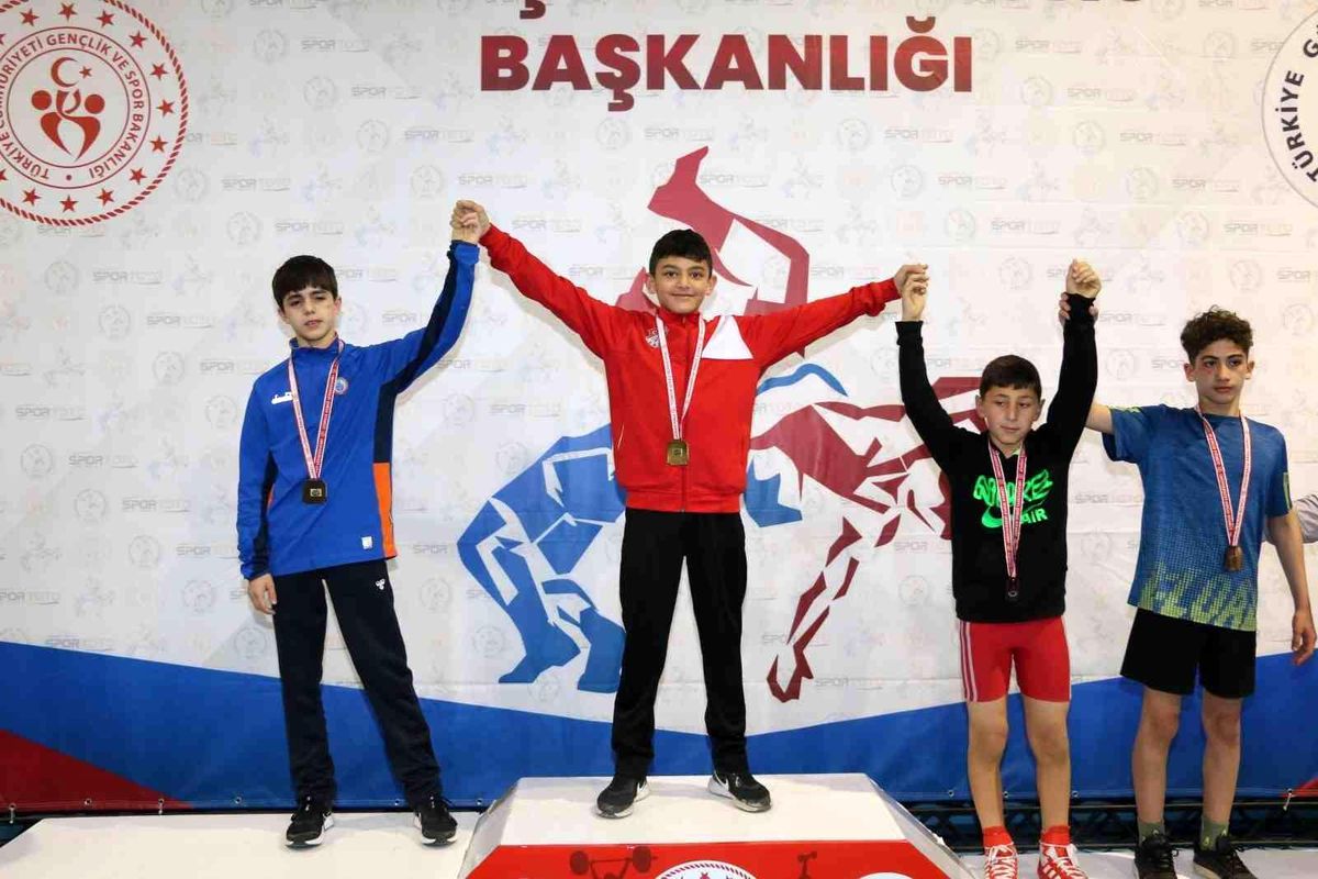 Afyonkarahisar\'da Serbest Güreş Türkiye Şampiyonası sona erdi