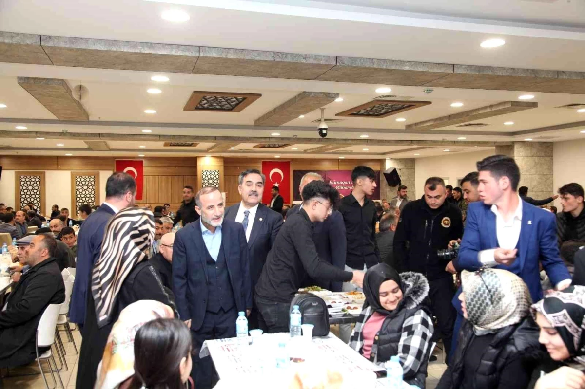 Ahlat Belediyesinden iftar programı