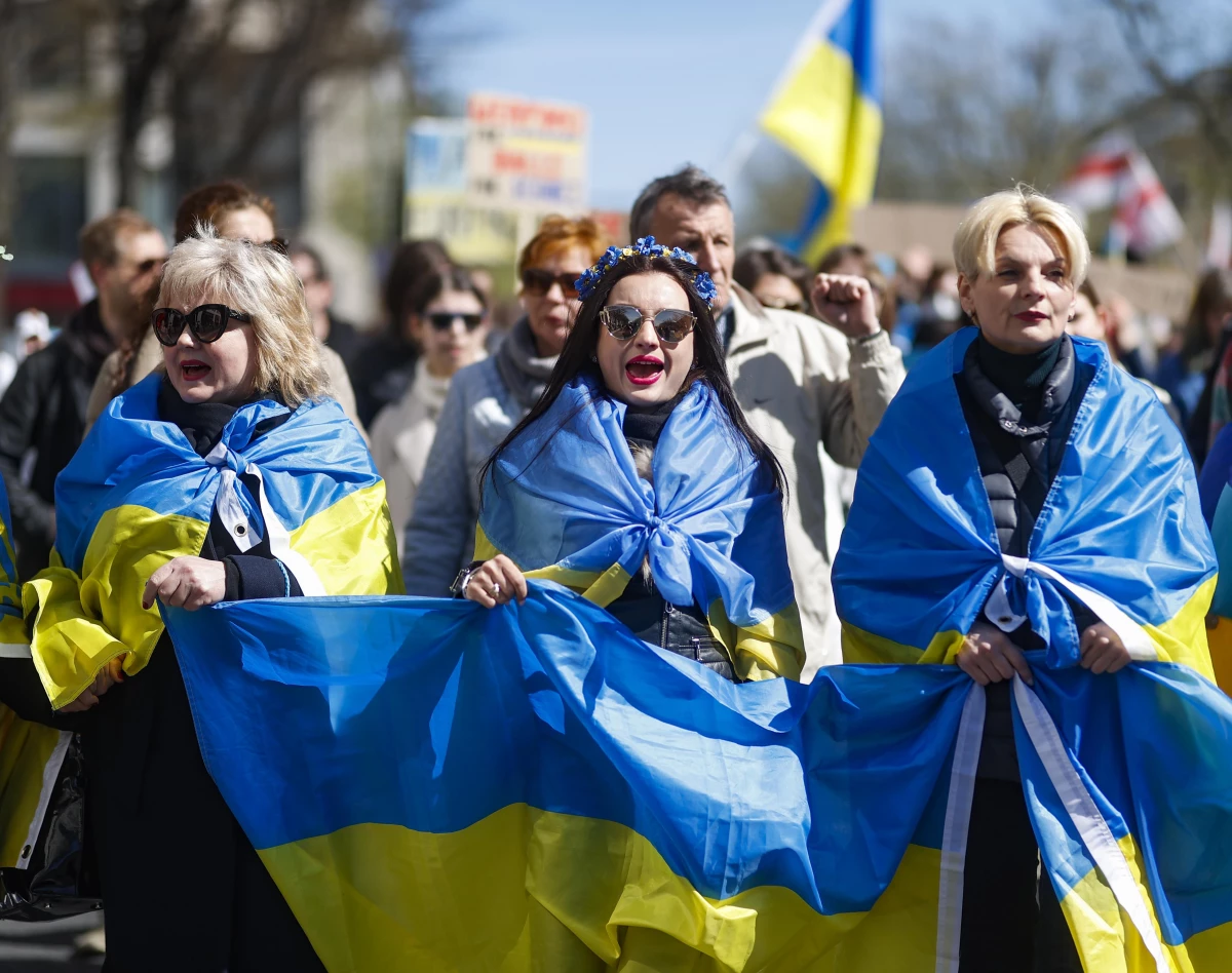 Almanya\'da yüzlerce kişi Ukrayna\'daki savaşı protesto etti